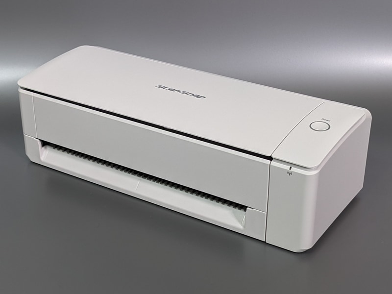 「ScanSnap iX1300(FI-IX1300)」。従来の「S1300i」の後継に当たるモデルだ。販売価格はオープン、PFUダイレクト価格は3万5,200円