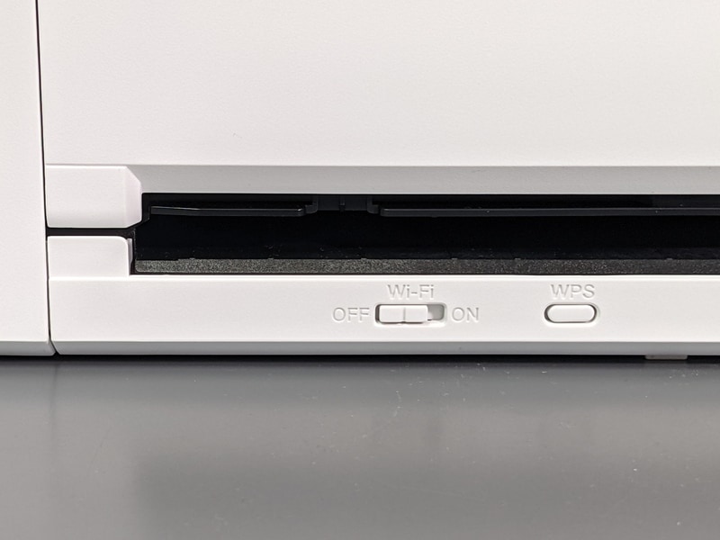 背面には有線と無線を切り替えるためのスライドスイッチ、およびWPSボタンがある