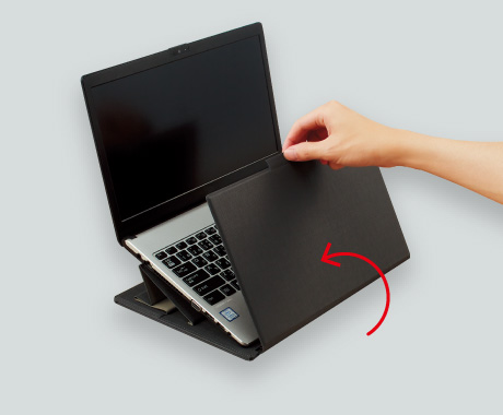 スライドボードを引き出して折り返してノートPCのキーボード上に置けばノート筆記台となる