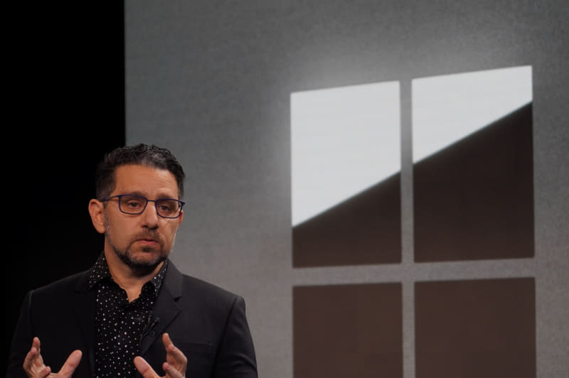 Microsoft CPO パノス・パネイ氏(2019年にニューヨークで行なわれたSurfaceの発表会で筆者撮影)
