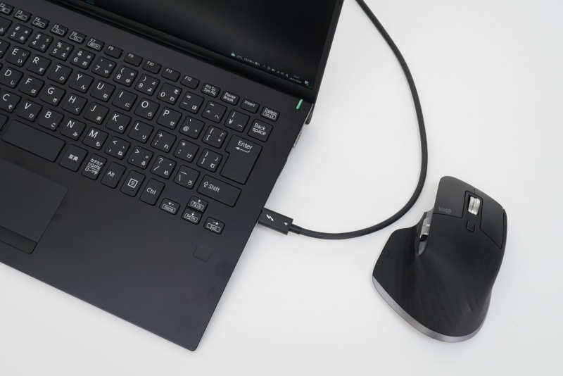 旧SX14はType-Cが真ん中にあるため、マウス操作の邪魔になる