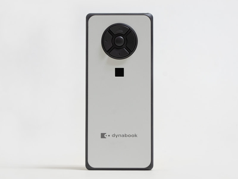 前面上側に5ボタンキー。その下に指紋センサー