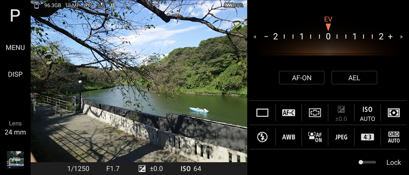 プログラムオートやマニュアルモードなどを利用すれば、よりカメラらしい細かな設定を行いつつ撮影が可能だ
