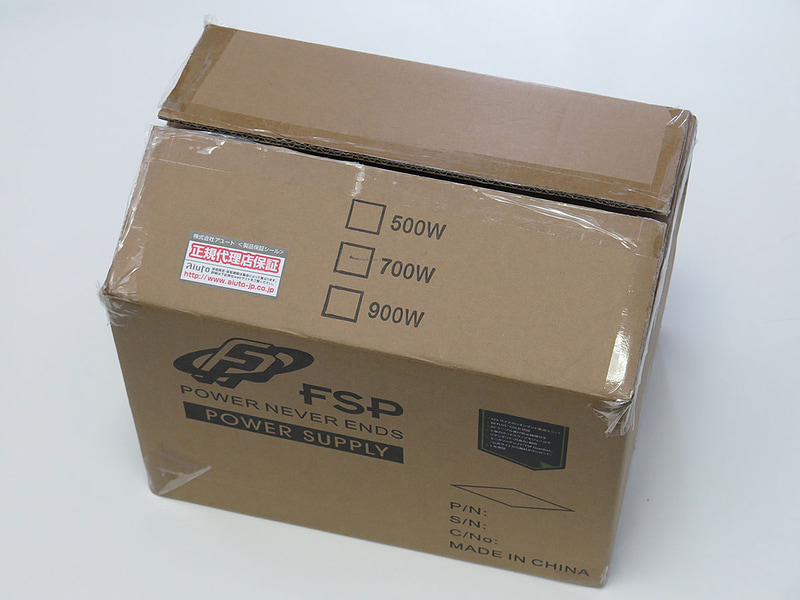 電源としては破格の大きさのダンボールで届いてびっくり。Mini-ITXシステム並みだ