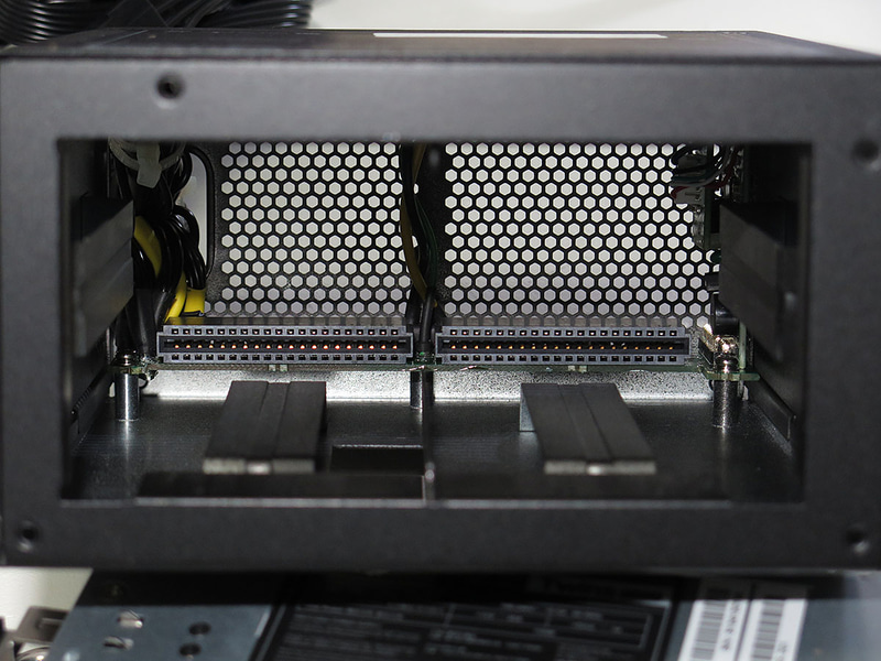 レールに沿ってガシャンと取り付けるだけ