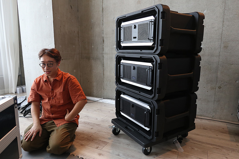 現場に持っていくマシンは複数台が積まれている。上から、正、副、副という構成