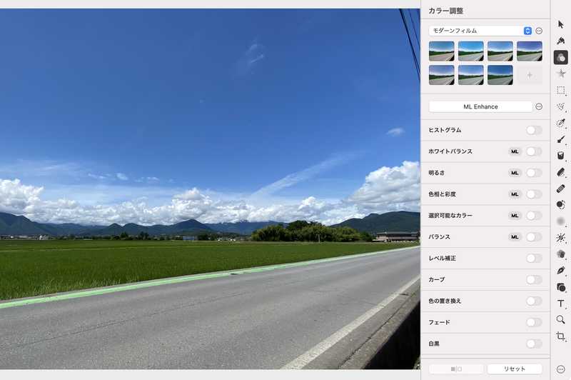 ウインドウ右側の「カラー調整」ツールオプションパネルには、調整項目ごとにトグルスイッチがついています。このスイッチ1つで調整のオン/オフをいつでも切り替えられます