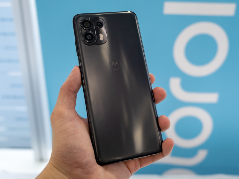 背面。こちらは縁が丸いデザイン