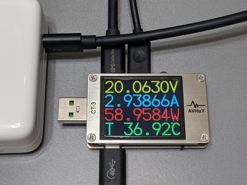 Apple 61Wアダプタ(標準添付)での計測結果。「20V/3A」のPDOが選択され、実効59W前後で充電が行なわれる