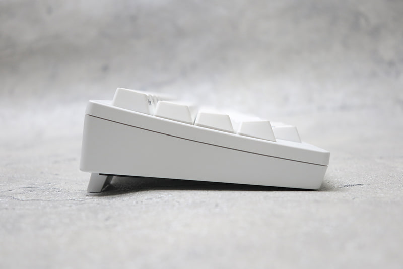 列ごとにキーの形状が異るステップスカルプチャー構造。地味な工夫だが打ち心地に大きく影響する