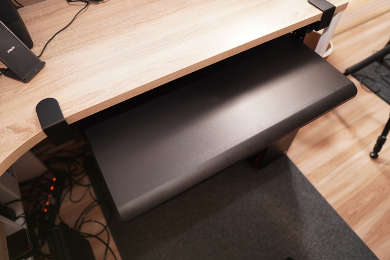 サンワダイレクト「キーボードスライダー」を机に取り付けたところ