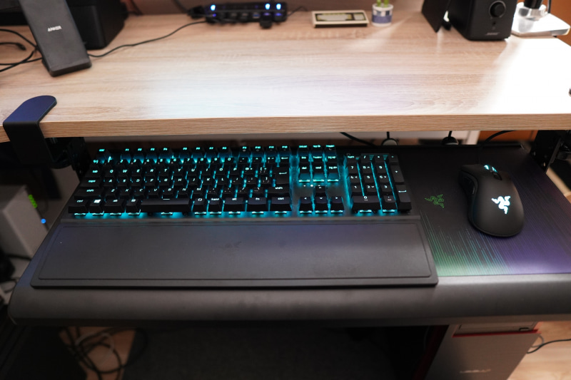 自分視点してんだとこんな感じ。机の上のスペースがより広くなった