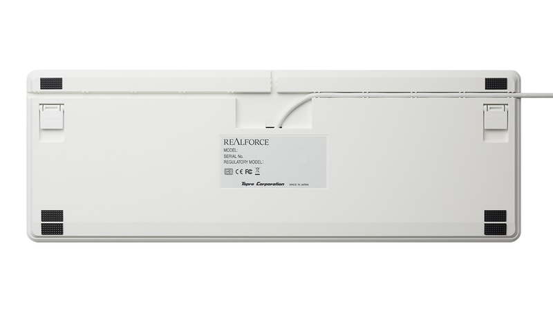 裏面。USBモデルのケーブルは左右と中央の3方向に出せる(R3UA41)