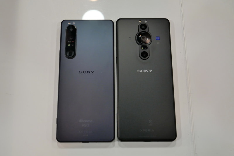 Xperia 1 III(左)との比較: 背面