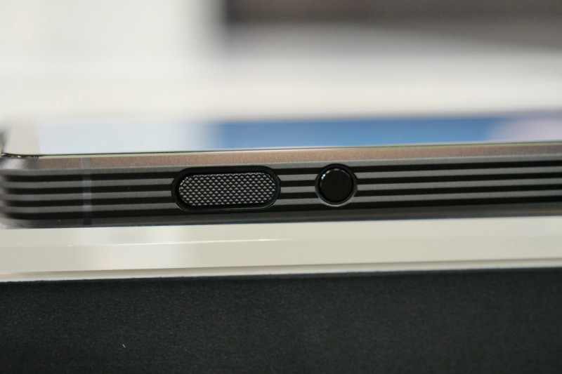 シャッターボタンはかなり大きいとともに、半押し、全押しをしっかり認識しながら操作が可能だった