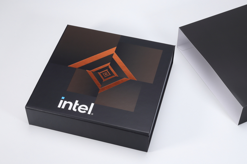 スリーブを取り外した化粧箱