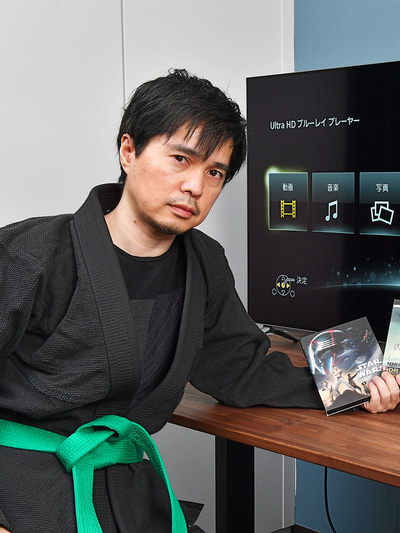 AORUS FO48Uと対峙した瞬間からいつになく気合いが入っている4K修行僧