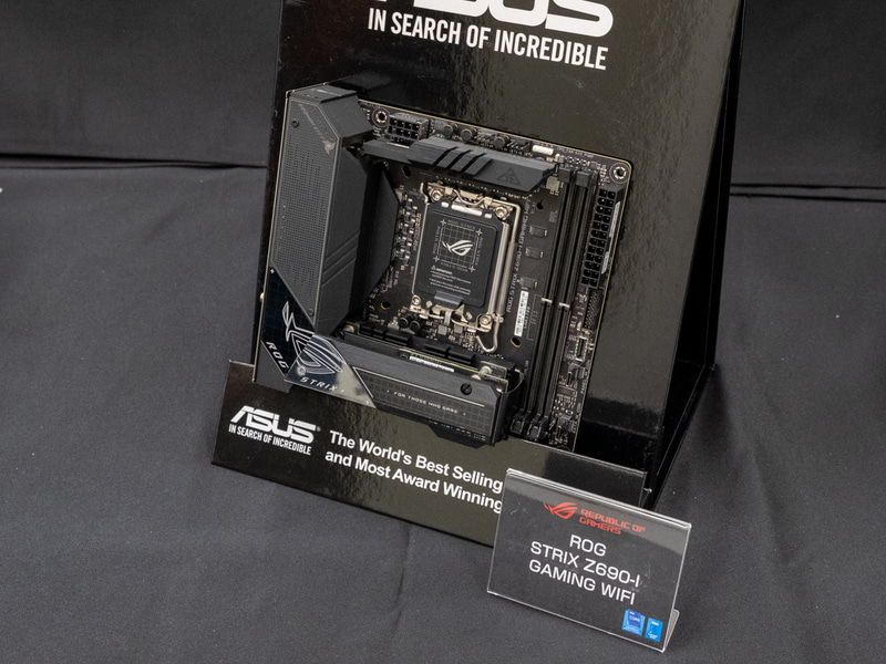 Mini-ITXのゲーミングマザーとなるROG STRIX Z590-I GAMING WIFI。従来機種から電源やインターフェイスの強化に加え、Q-Latchも採用となった