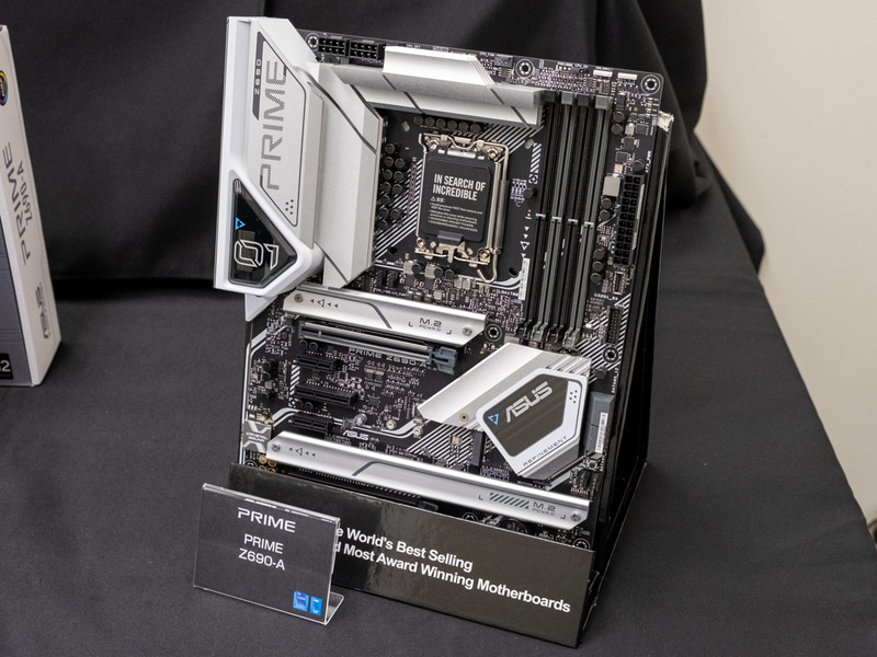 PRIME Z690-A。PRIMEシリーズは宇宙をイメージしたデザインを新たに採用した