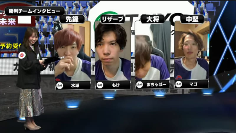 魚群へのインタビューの様子