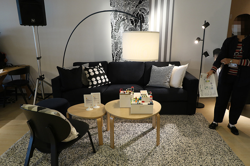 ここまでくるとミーティングスペースというよりも自宅のリビング感覚だ