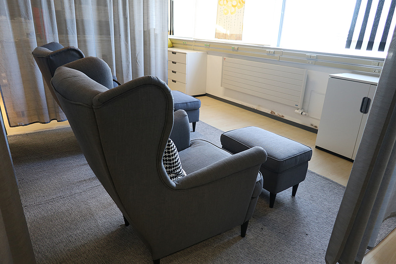 会社の隅にある#Chat。ソファでゆったりできる