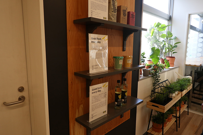 食品を開発するグループが開発した製品も置かれている