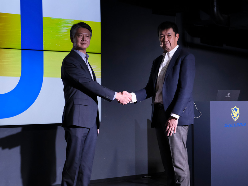 サードウェーブ 佐藤氏(左)と、インテル株式会社 執行役員 第一営業本部 本部長 井田 昌也氏(右)