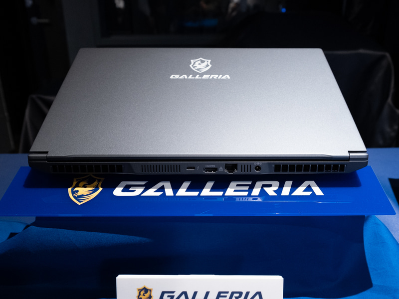 背面および天板