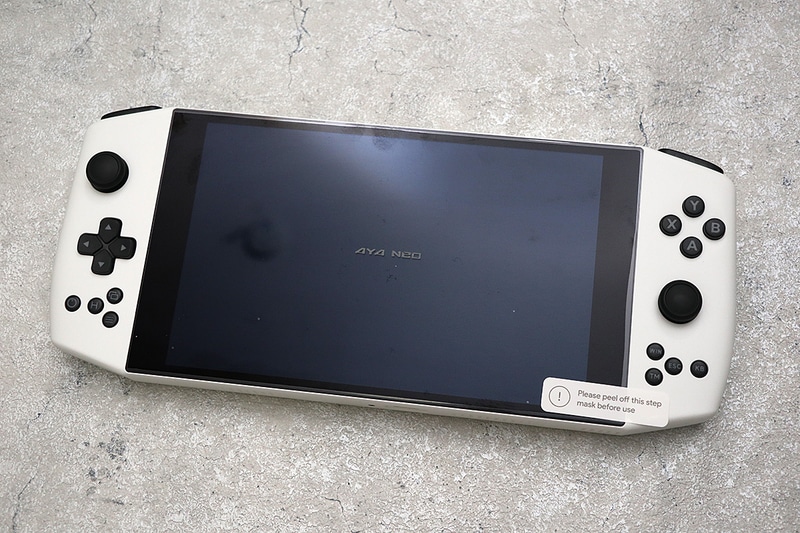 出てきたAYA NEO 2021本体