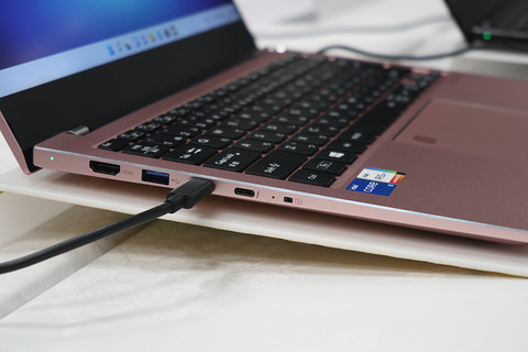 ドスパラ、所有欲を満たすデザインにこだわった14型ノート - PC Watch