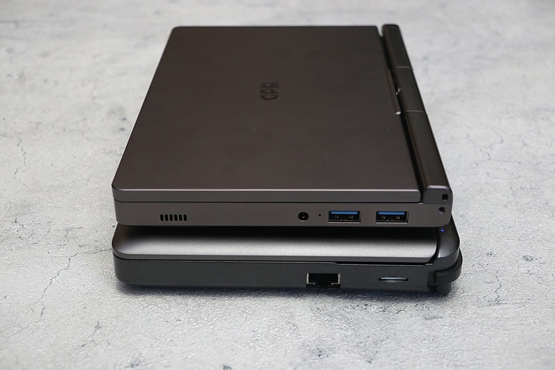 Pocket 3の方が狭額縁のため若干コンパクト。厚みもWIN Maxほどはない