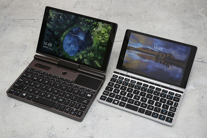 GPD Pocket 2との比較。一回り大きくなって、さすがにズボンのポケットに入るのが無理になった