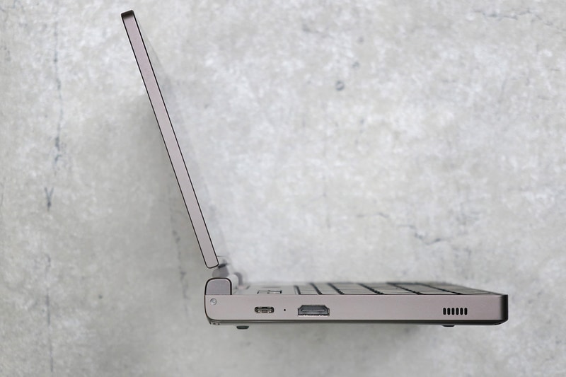 左側面にはThunderbolt 4とHDMI出力