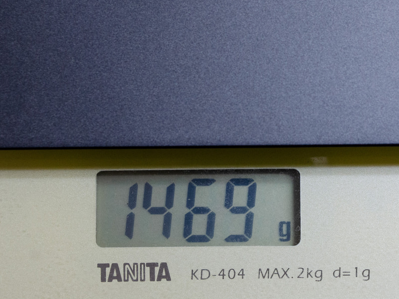 重量は実測で1,469g