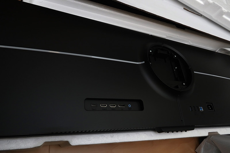 製品は発泡スチロールで厳重に包まれている