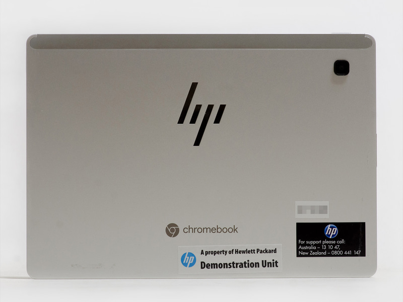 裏。右上に800万画素背面カメラ