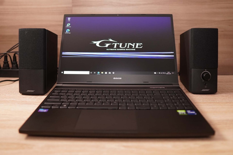 マウスコンピューターの「G-Tune H5」。スピーカーは筆者の私物