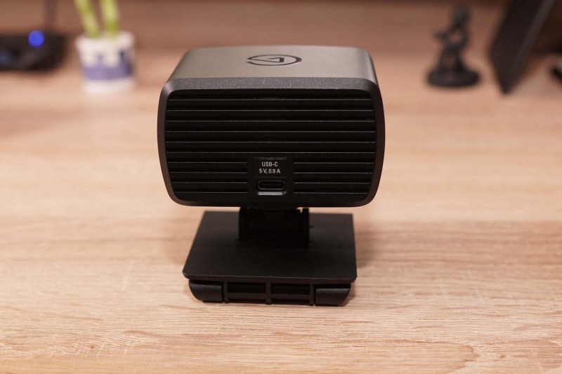 本体背面にUSB Type-C端子