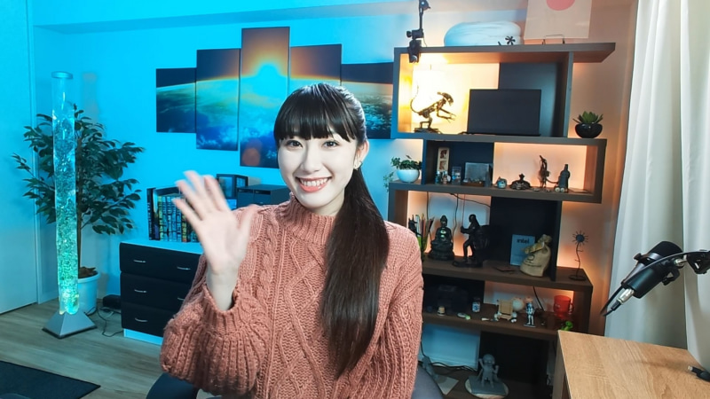 設定を全て自動のままで撮影したスクリーンショット。映像の品質は悪くないが、肌の明るいところが飛んでおり、ホワイトバランスもいまいち