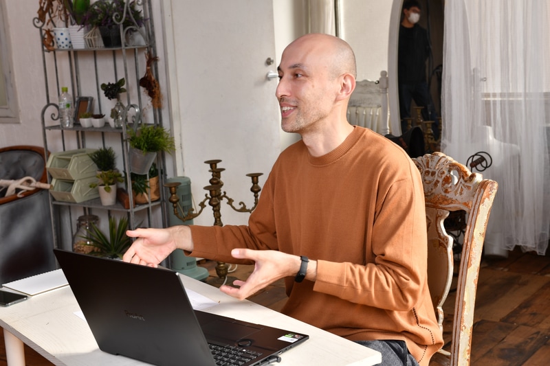 本職の映像エディターとして、すぐにでもProArt Studiobook 16 OLEDに乗り換えられるパフォーマンスを感じたと語る小林氏