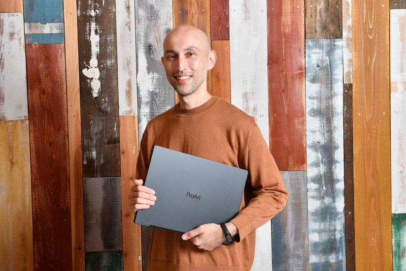 「ProArt Studiobook 16 OLEDならアマチュアからプロまで高い満足感が得られる」と小林氏