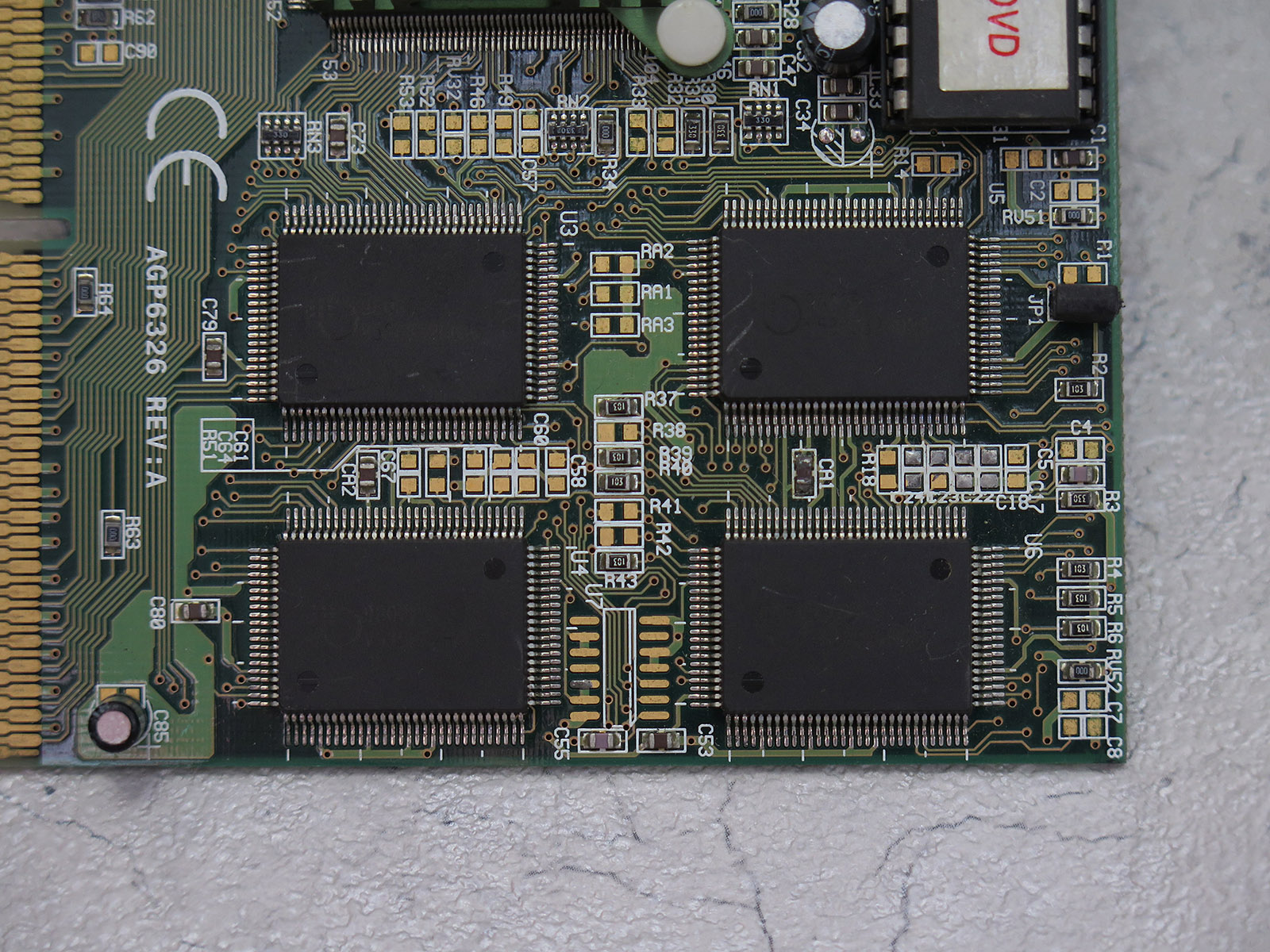 Mosel-VitelicのEDO DRAM「V53C832HQ35」