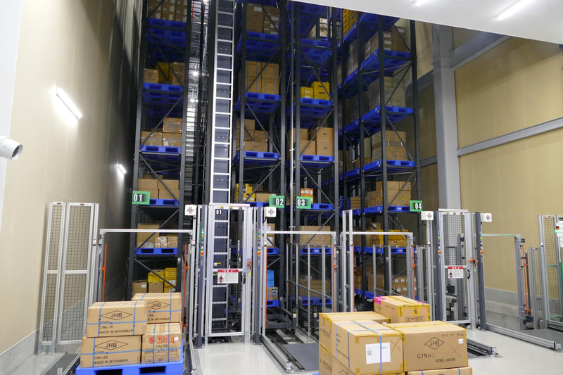 入庫して製品を仮置きするためのシャトル式自動倉庫