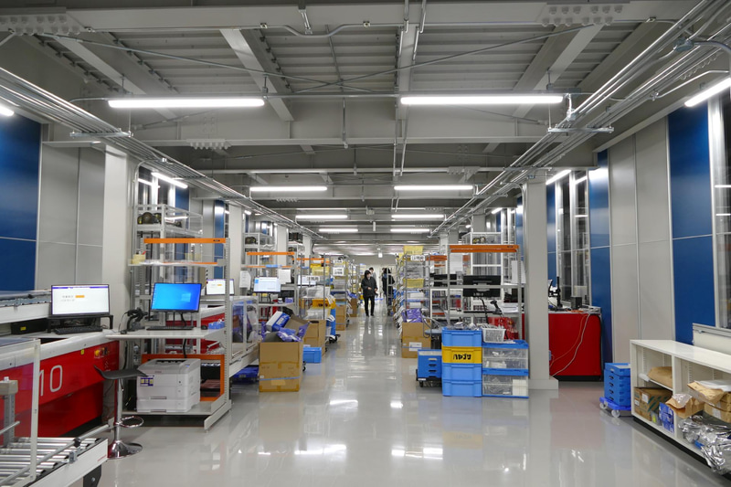 出庫用の作業スペース。オートストアの真下にある