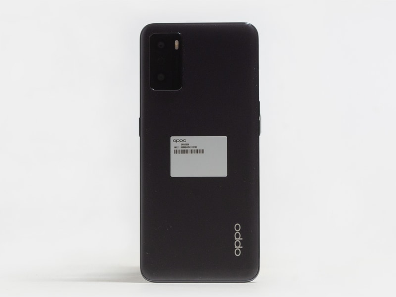 届いたのはブラック。左上にカメラ群