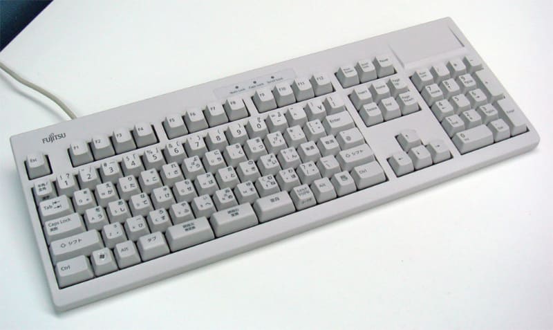 親指シフトキーボード「FMV-KB232」(出典:富士通専門店「アクセス」)