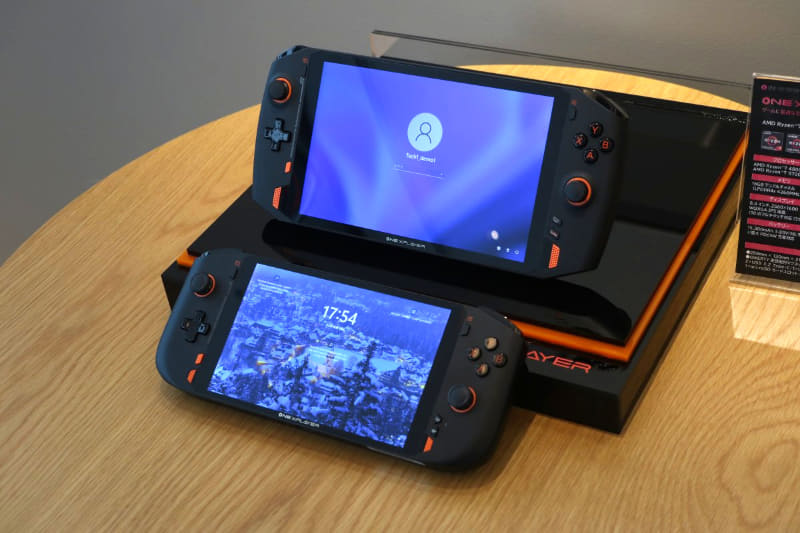 8.4型のONEXPLAYERから小型軽量化を図ったONEXPLAYER mini