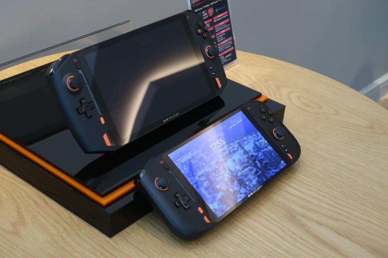 8.4型のONEXPLAYERから小型軽量化を図ったONEXPLAYER mini