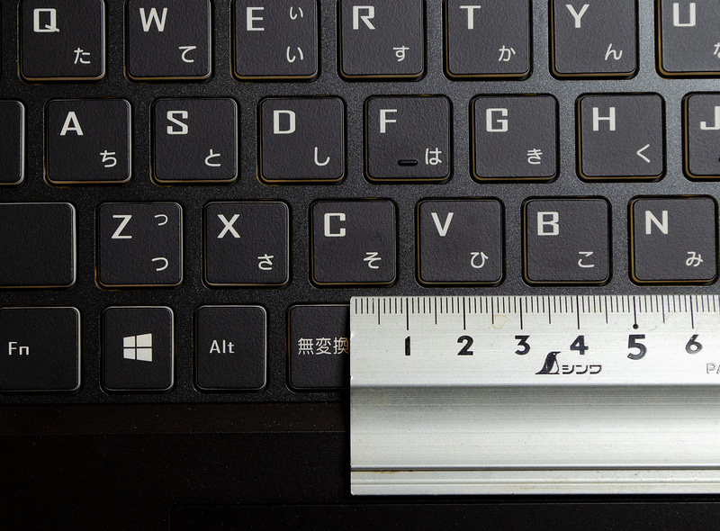 キーピッチは実測で約18mm